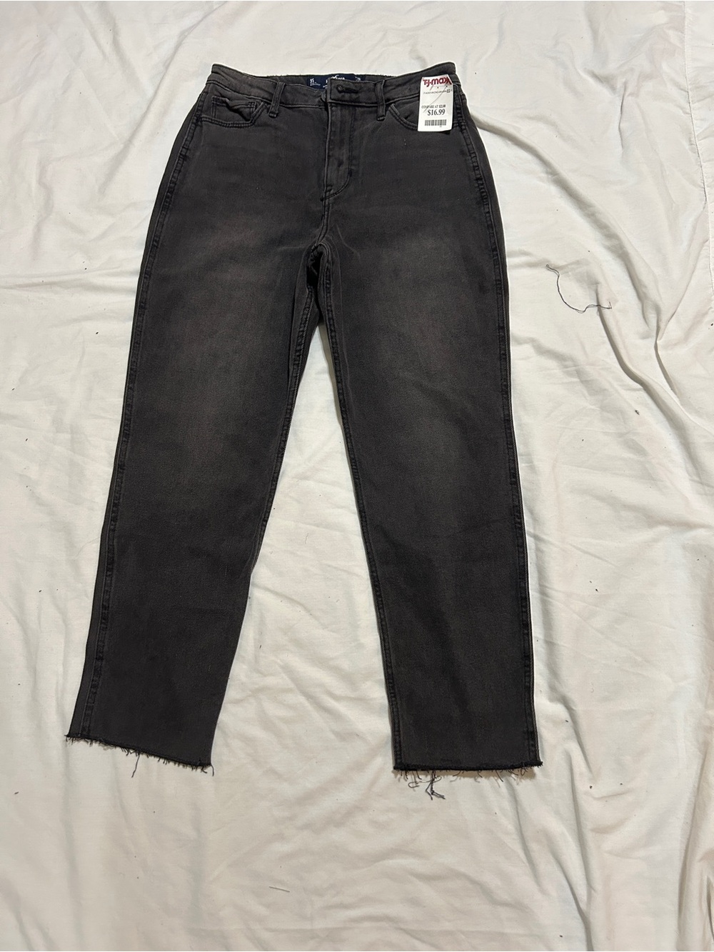 NWT Hollister Ultra High Rise Mom Jeans - Washed Black Raw Hem 3S / W26 L25